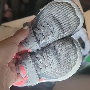 Girls Nike Revolution 4